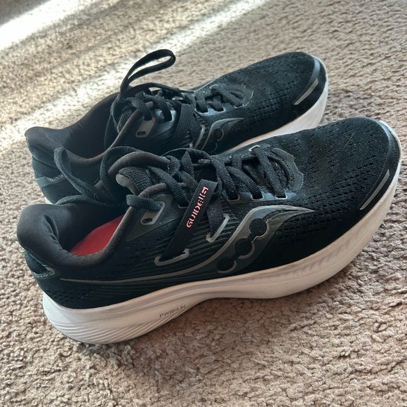 Lightly Used Saucony Guide Running Shoes - Picture 3 of 3